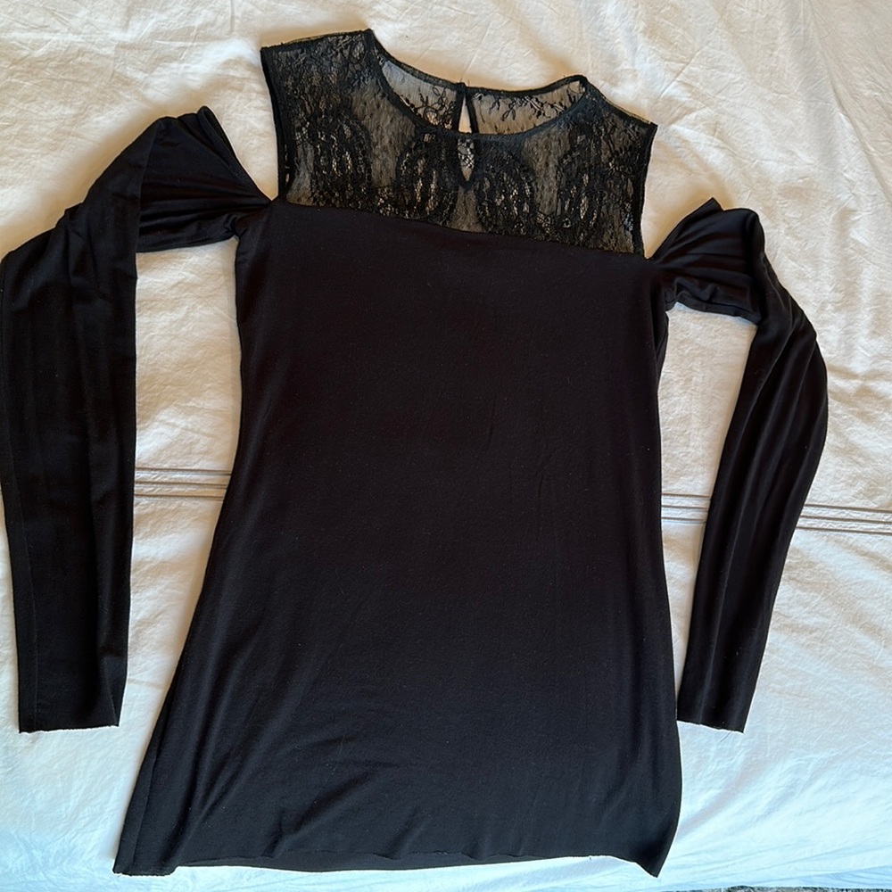 Bailey 44 black cold shoulder top with lace
